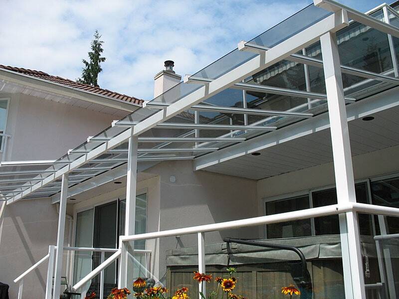 Mái kính cường lực là các loại mái che, mái hiên, mái sảnh được làm từ những vật liệu là kính cường lực và bộ khung sắt, nhôm, inox