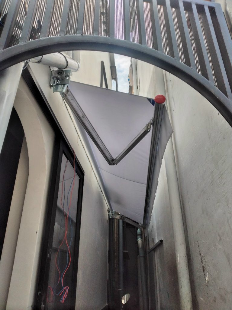 mái hiên  tay quay